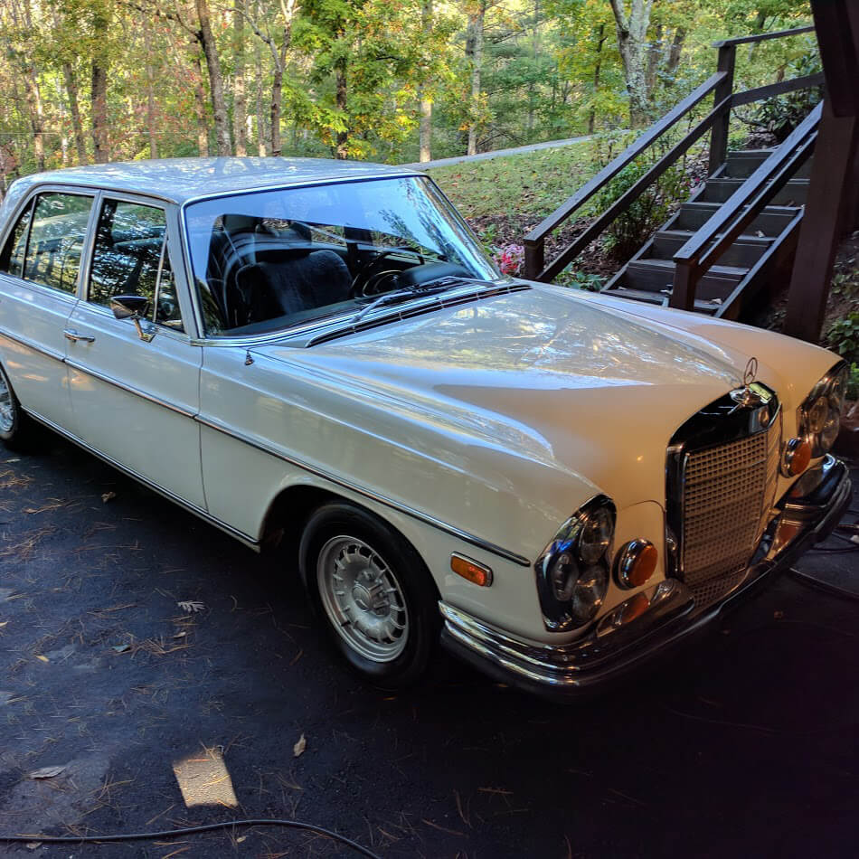 white-mercedes-280sl-detailed